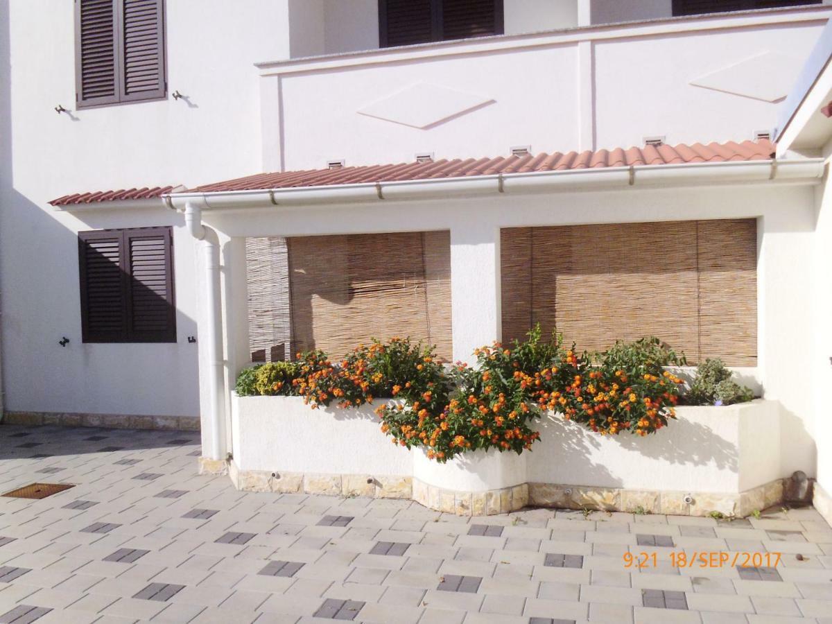 Apartments Lidija Pag Town Dış mekan fotoğraf